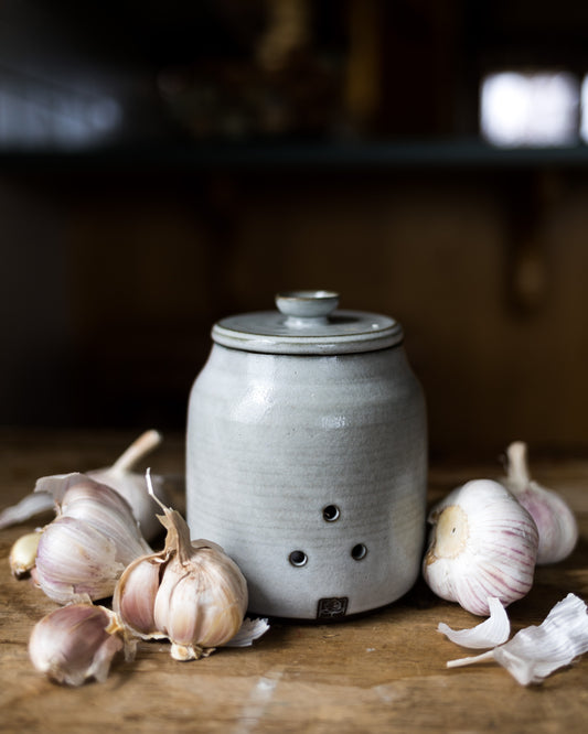 THE POTTERS HOMESTEAD Homegrown Garlic Keeper